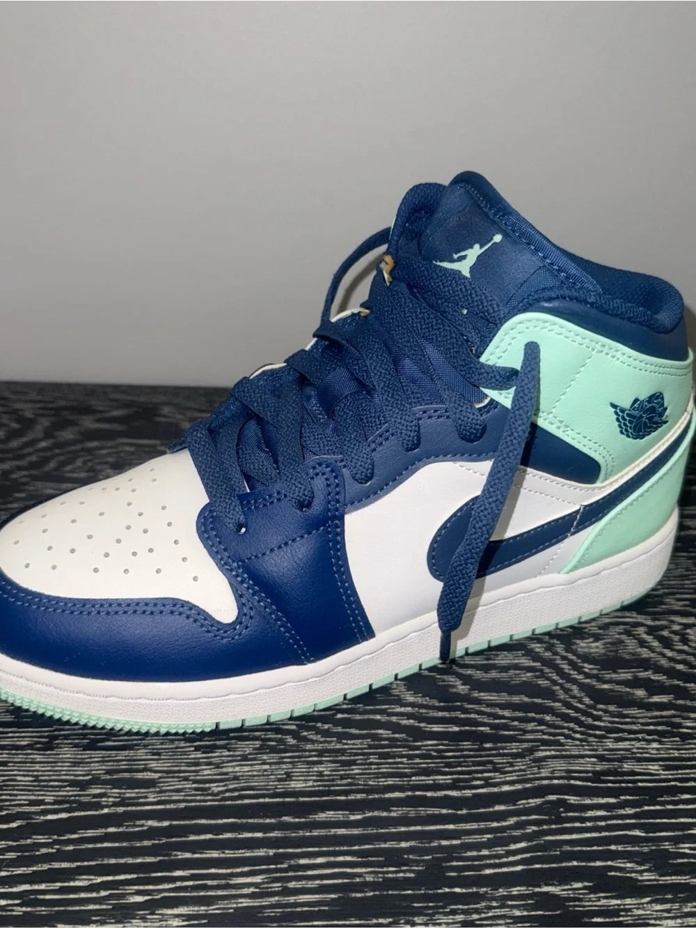 Nike Air Jordan 1 Mid Blue Mint Youth Size 7Y Basketball Sneakers Athletic Shoes